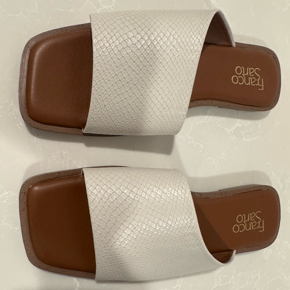 FRANCO SARTO NEW Women’s Sandals flats. Creamy white with brown soles! Size 8 - Picture 2 of 7